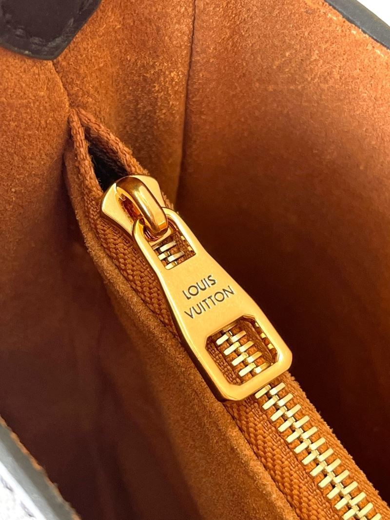 Louis Vuitton Hobo Bags